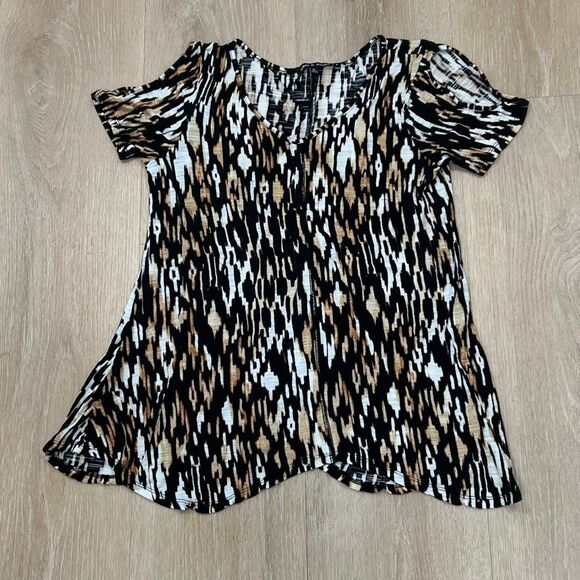 Cable & Gauge, Cold Shoulder Animal Print V-neck T-Shirt, Women’s Medium - Picture 8 of 8